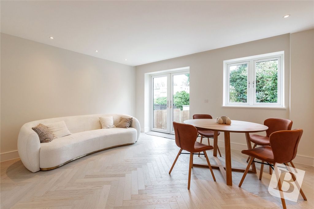 Property photo 2 of 23 Lounge/Dining Room