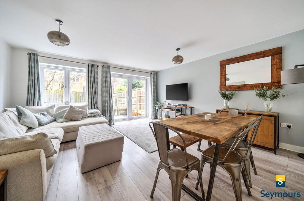 Property photo 2 of 18 Living/Dining