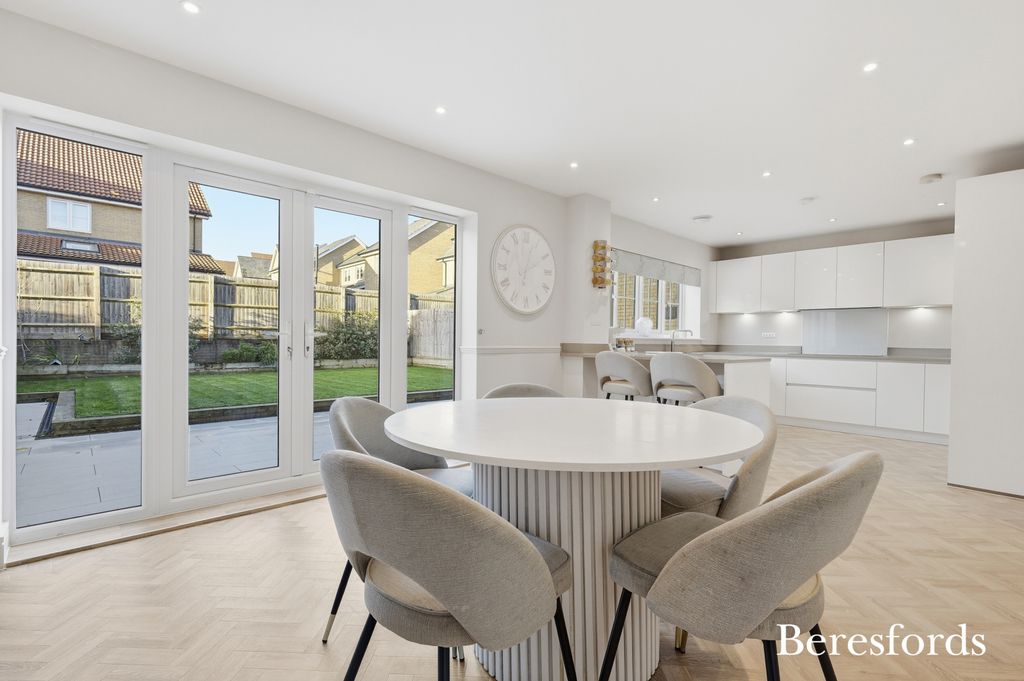 Property photo 2 of 18 Picture No. 39