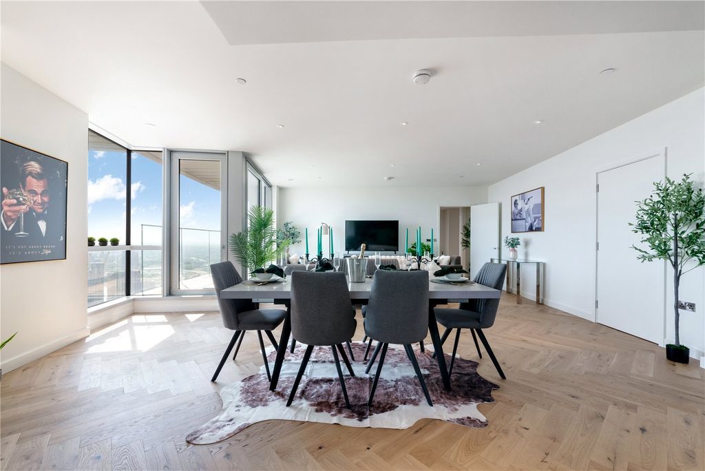 Property photo 3 of 25 Charrington Tower