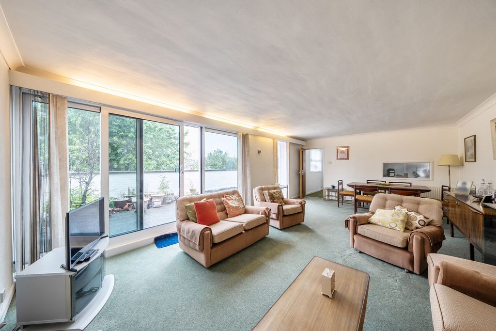 Property photo 2 of 15 1472328-18-6A26Ac...