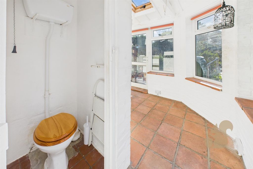 Property photo 3 of 19 WC