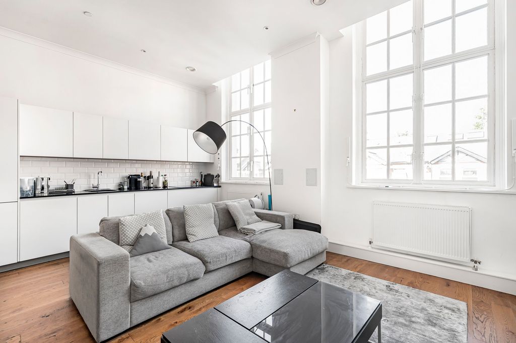Property photo 1 of 11