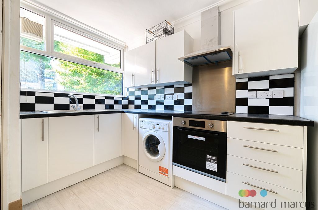 Property photo 1 of 10 Kitchen