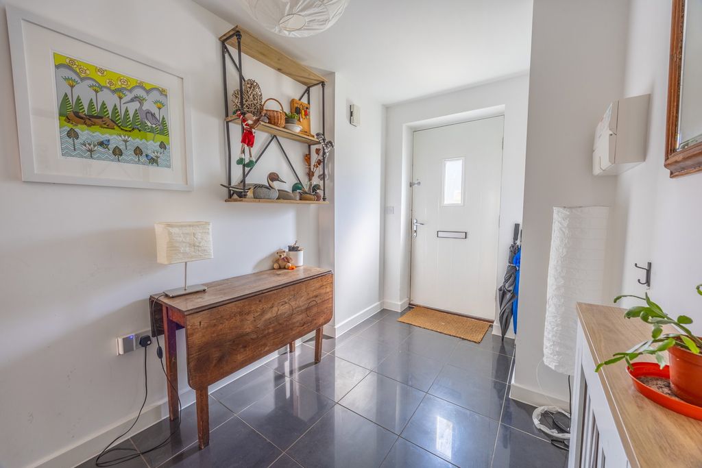 Property photo 3 of 33