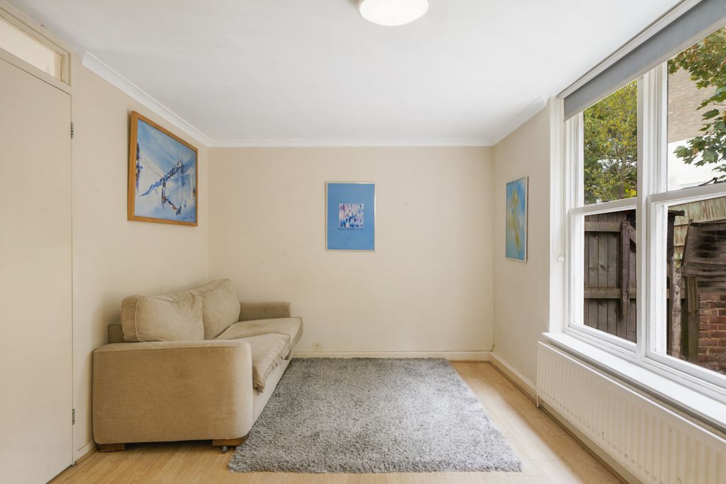 Property photo 3 of 31 Gallery