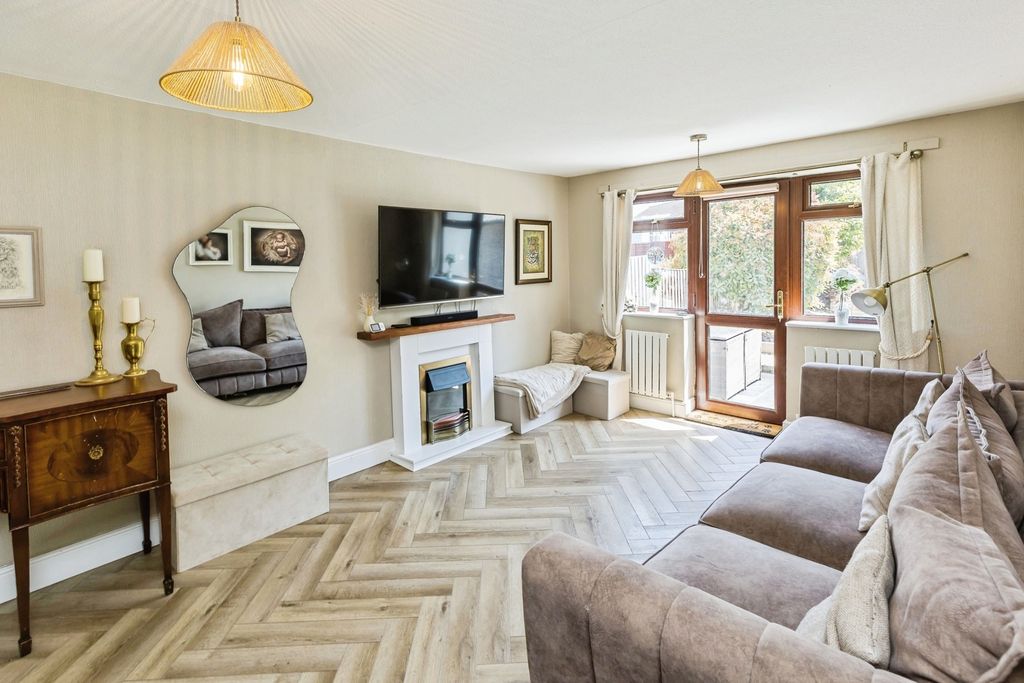 Property photo 2 of 19 Pbox-Img.Jpg