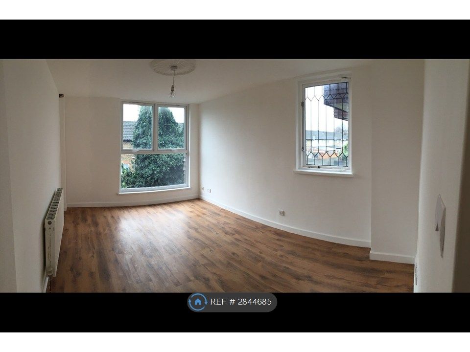 Property photo 3 of 13 1st Floor Double Bedroom 1