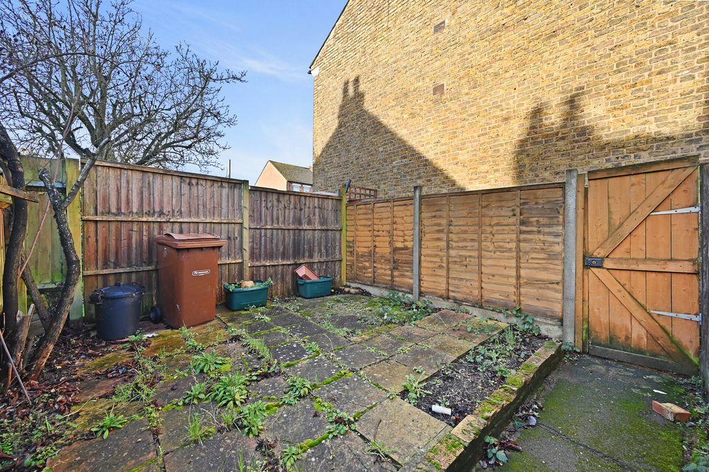 Property photo 3 of 11 6
