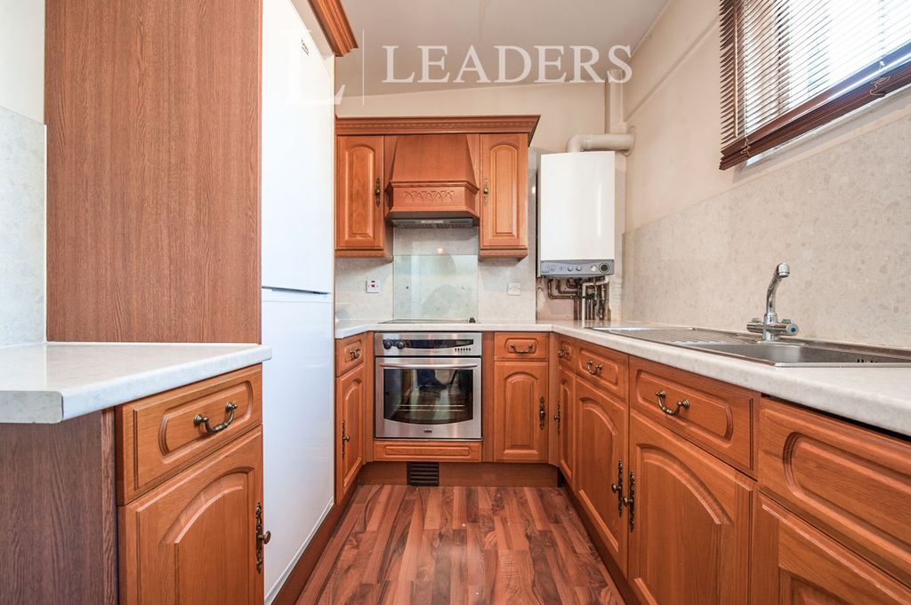Property photo 2 of 10 Kitchen