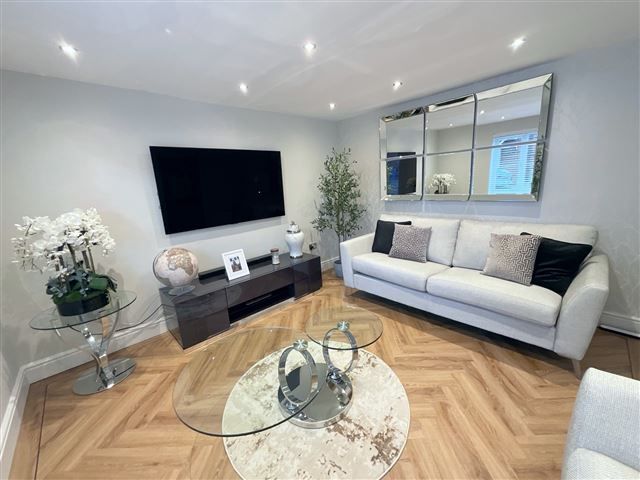 Property photo 3 of 21 Living Room