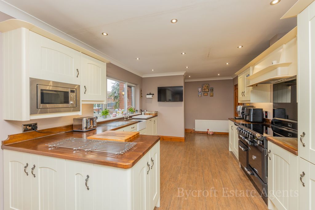 Property photo 2 of 23