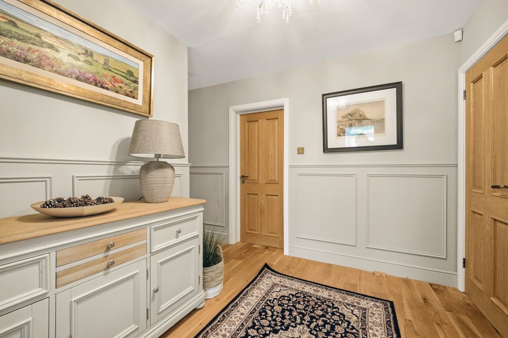 Property photo 3 of 34