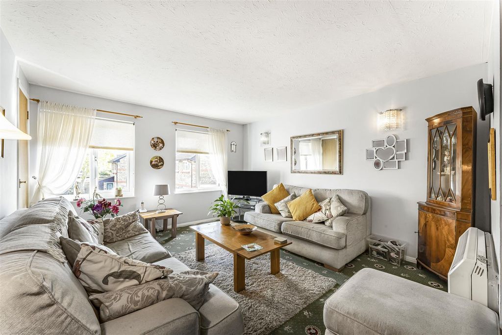 Property photo 2 of 17