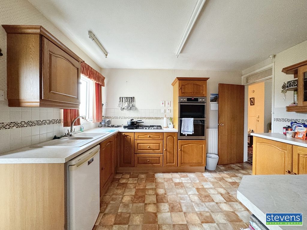 Property photo 2 of 20 Image00016