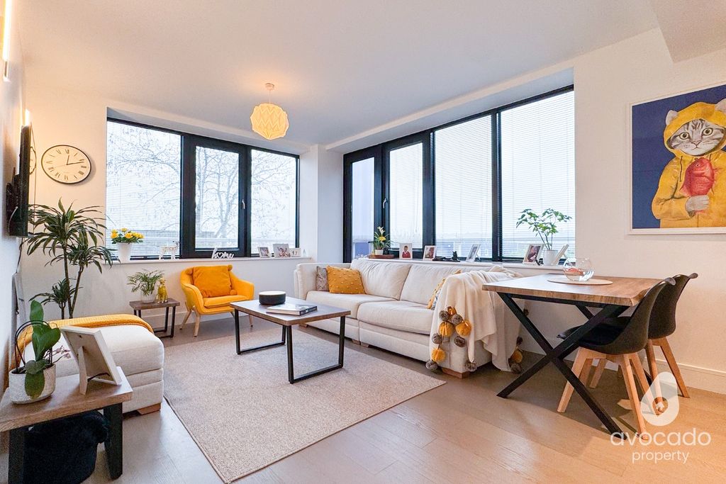 Property photo 2 of 11 4834641