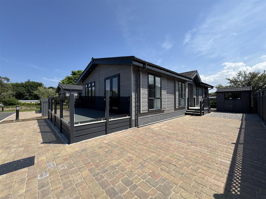 Property photo 1 of 17 Front