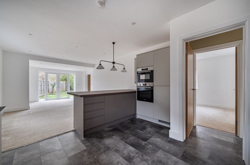 Property photo 2 of 19 1417332-18-6995c9...