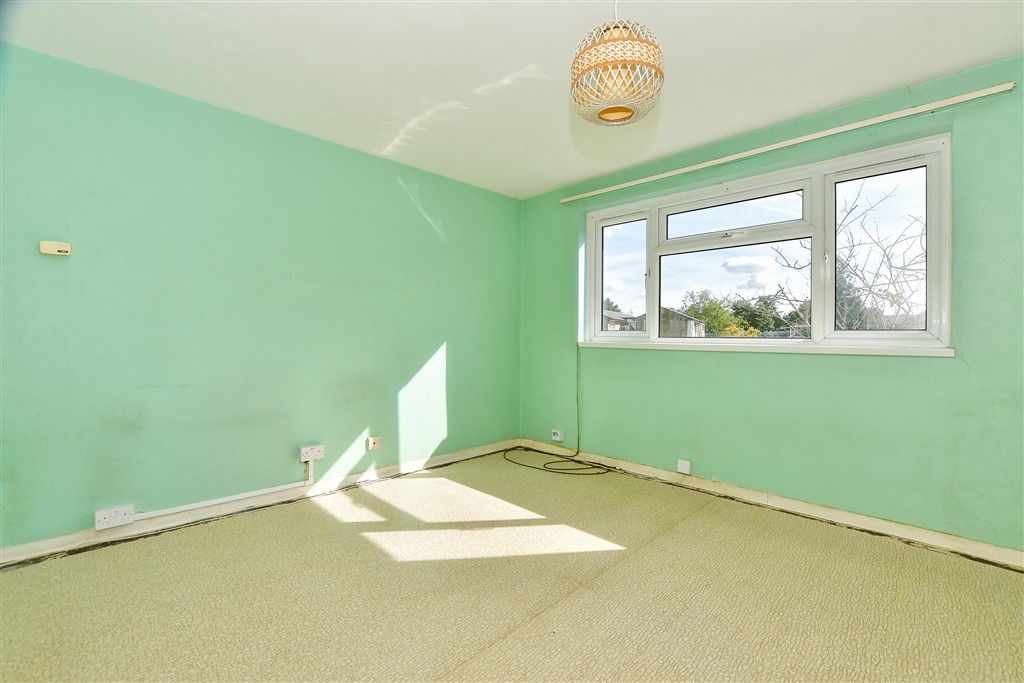 Property photo 3 of 9 Lounge/ Bedroom Area