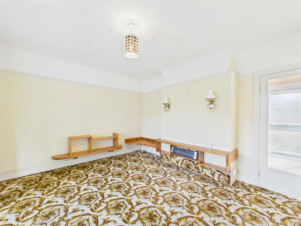 Property photo 3 of 16 Cam05207G0-Pr0071-Still008.Jpg