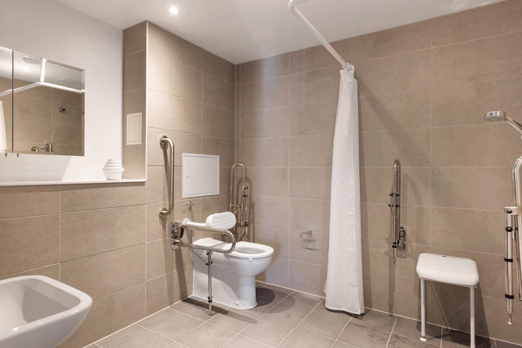 Property photo 2 of 8 Wet Room