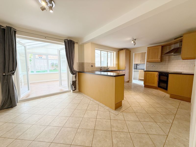 Property photo 3 of 16 Kitchen / Diner