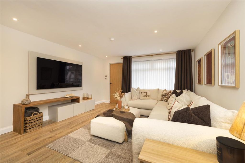 Property photo 3 of 32