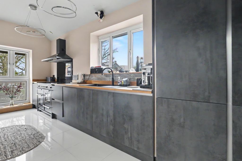 Property photo 2 of 18 Main Kitchen