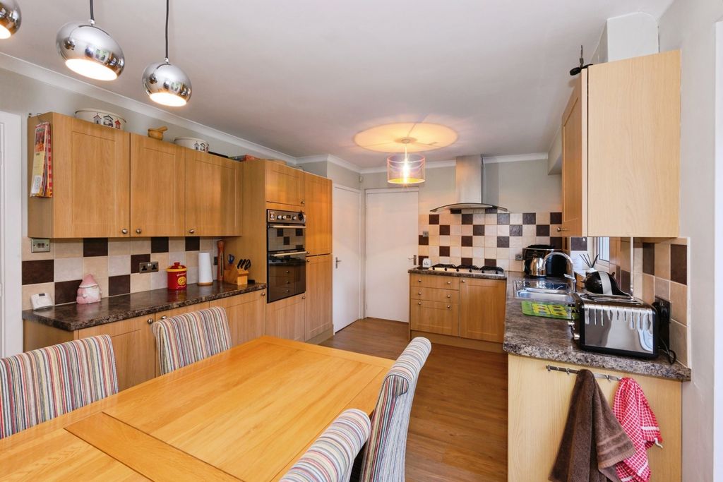 Property photo 2 of 10 Kitchen/Dining Room