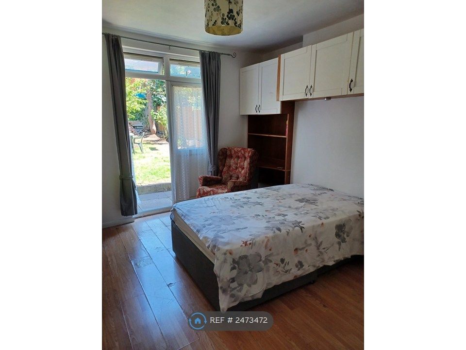 Property photo 3 of 10 Room 4