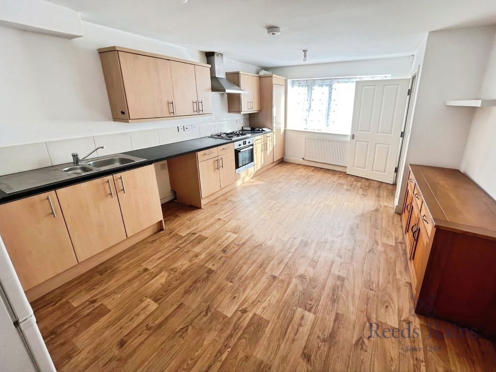 Property photo 3 of 15 Kitchen
