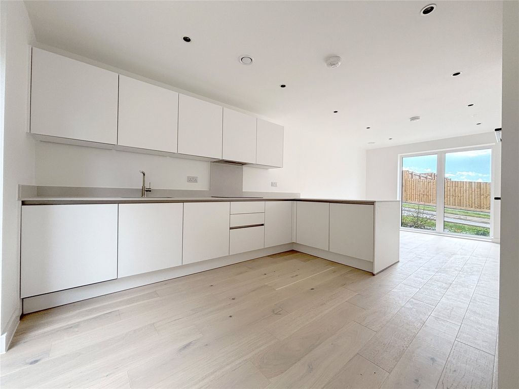 Property photo 3 of 14 Kitchen