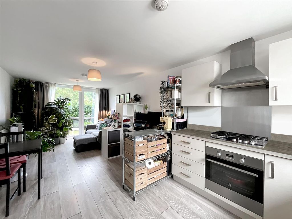 Property photo 3 of 15 Lounge/Kitchen