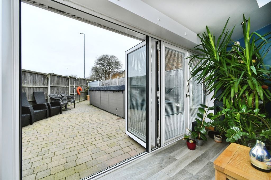 Property photo 3 of 21