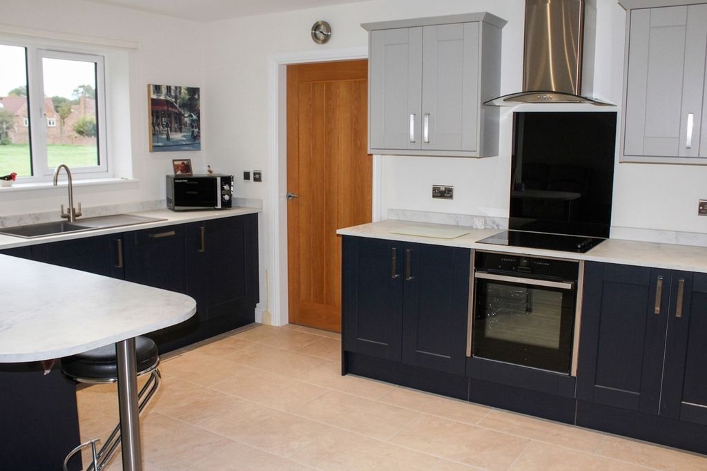 Property photo 3 of 16 Kitchen