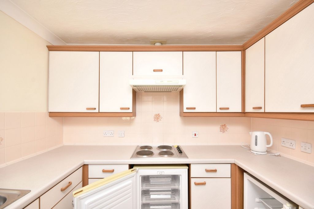 Property photo 2 of 14 Kitchen