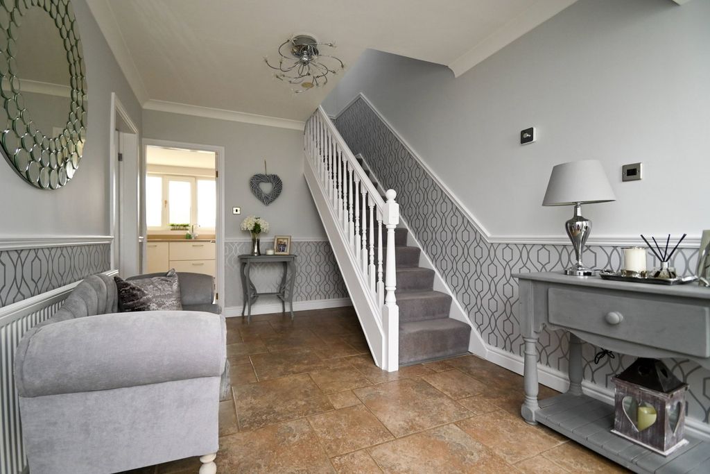 Property photo 2 of 32