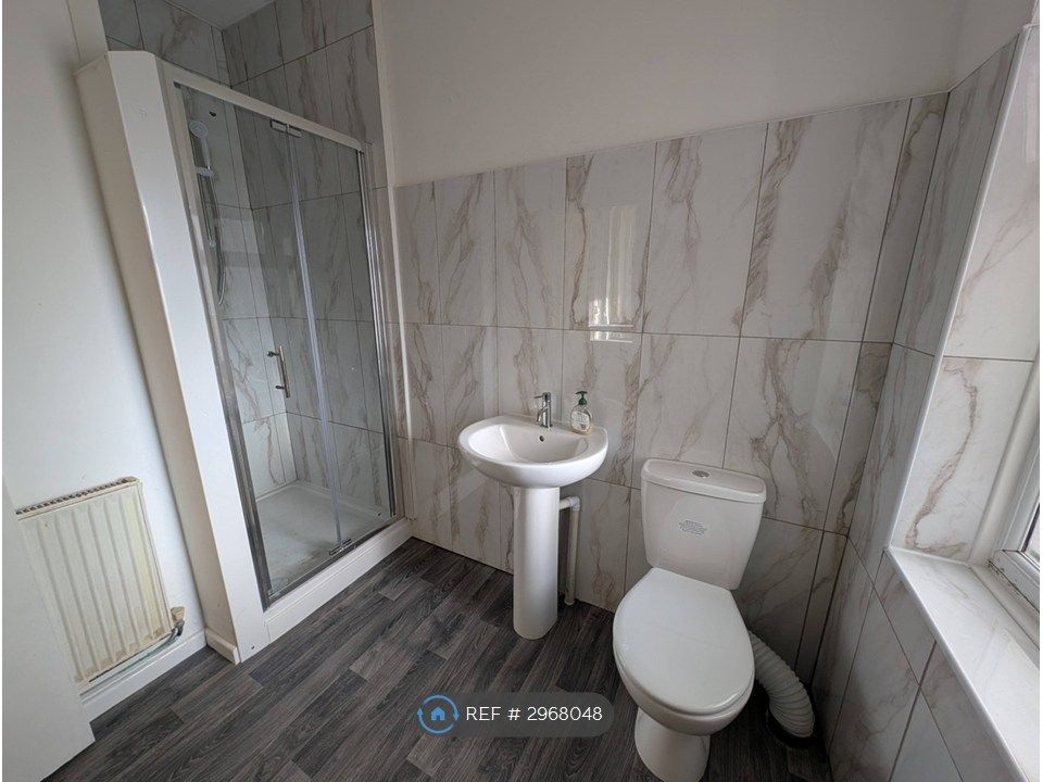 Property photo 2 of 20 Bathroom