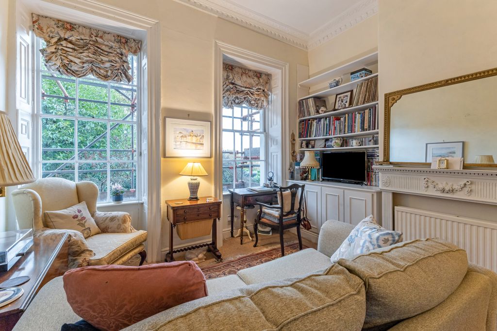 Property photo 3 of 10 Sitting/Dining Room