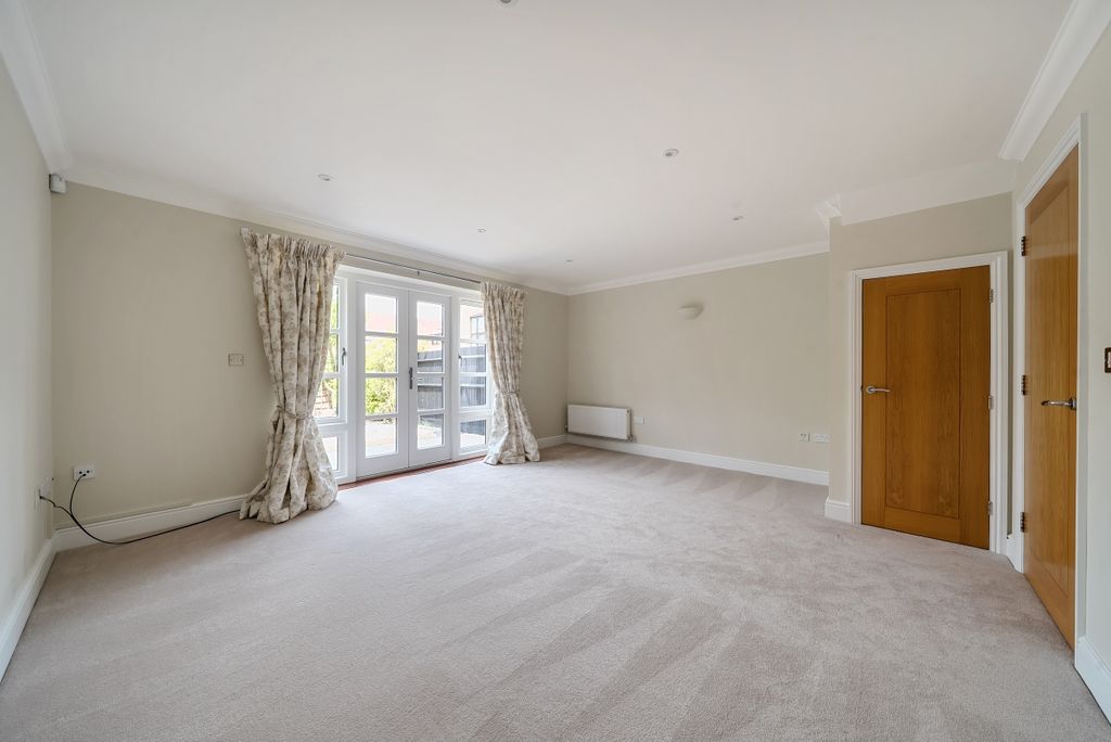 Property photo 2 of 9 1333549-6-688Ca42...