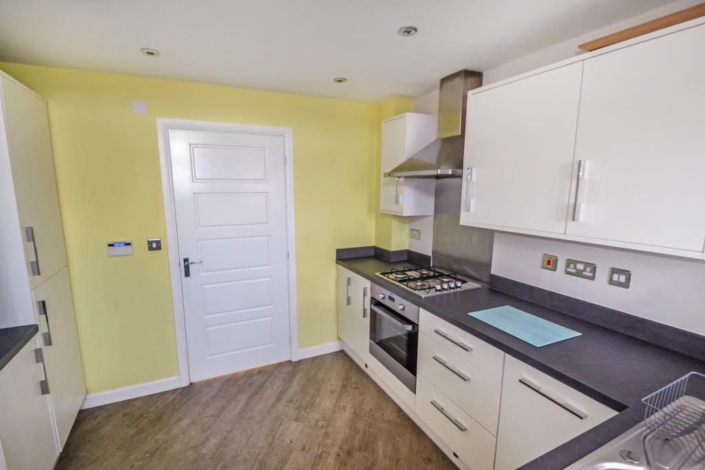 Property photo 2 of 10 Kitchen