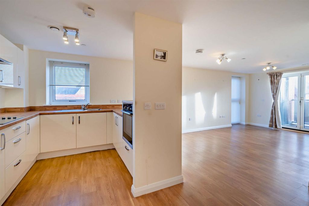 Property photo 3 of 23 8580468-Interior11-800.Jpg