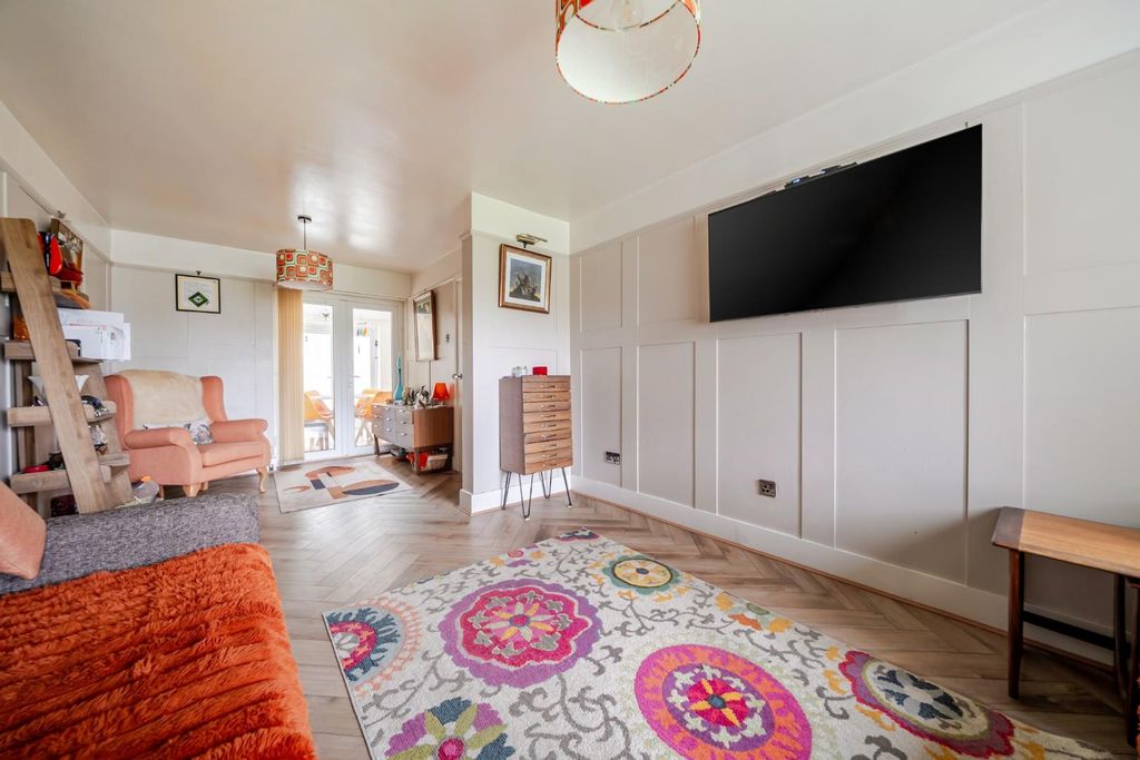 Property photo 2 of 18 1405276-21-698Cbb477A9Eb.Jpg