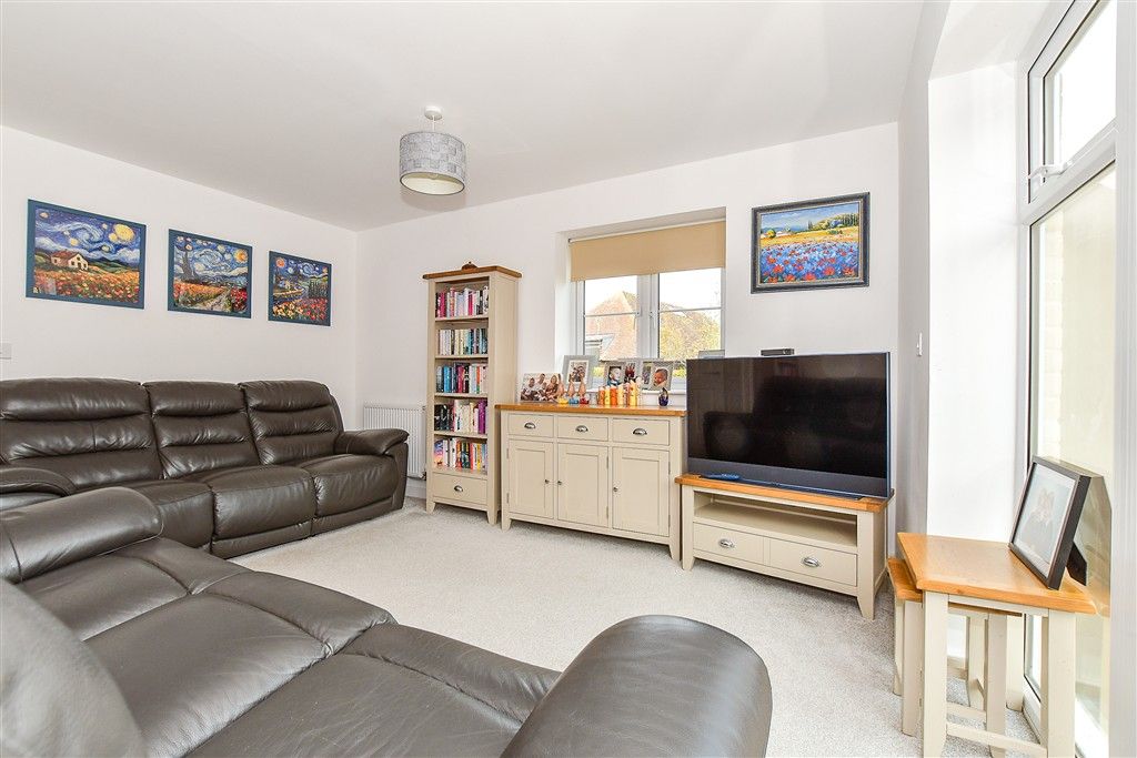 Property photo 2 of 10 Lounge