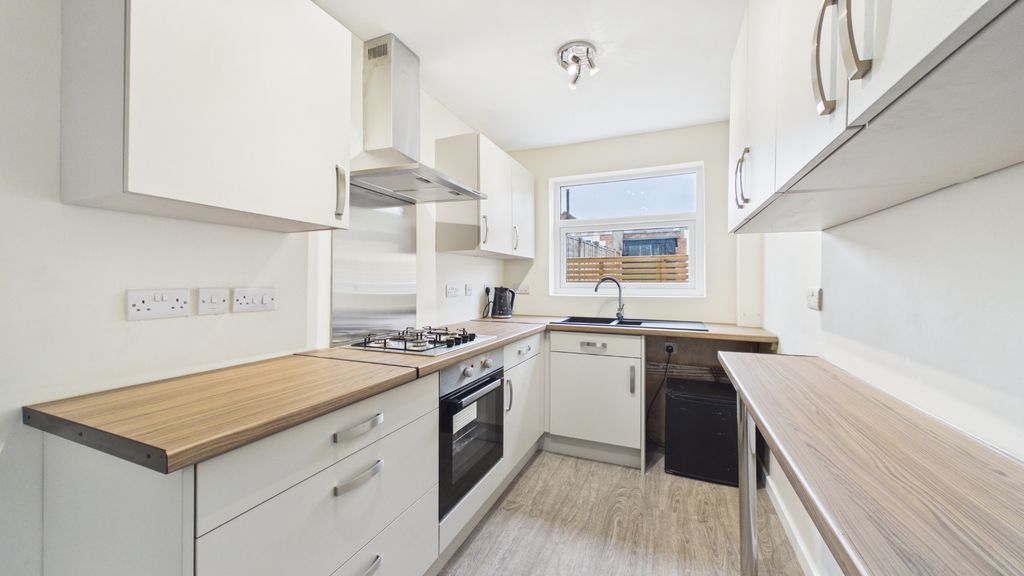 Property photo 2 of 17 5429244