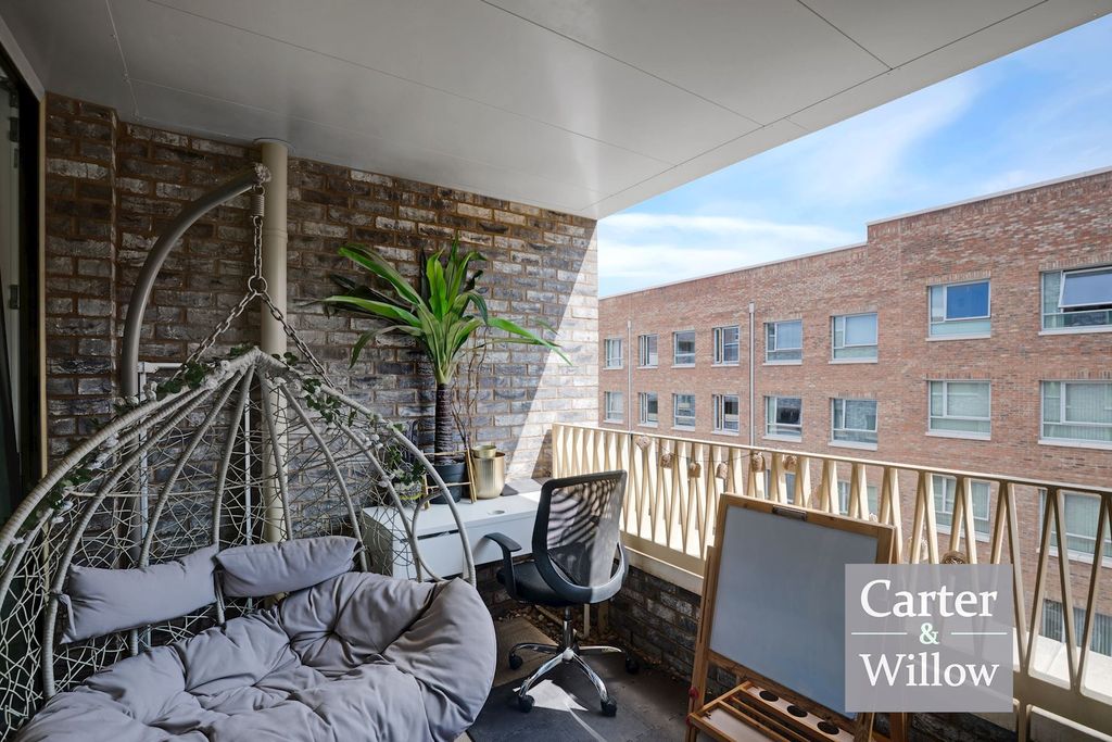 Property photo 2 of 11 Balcony 