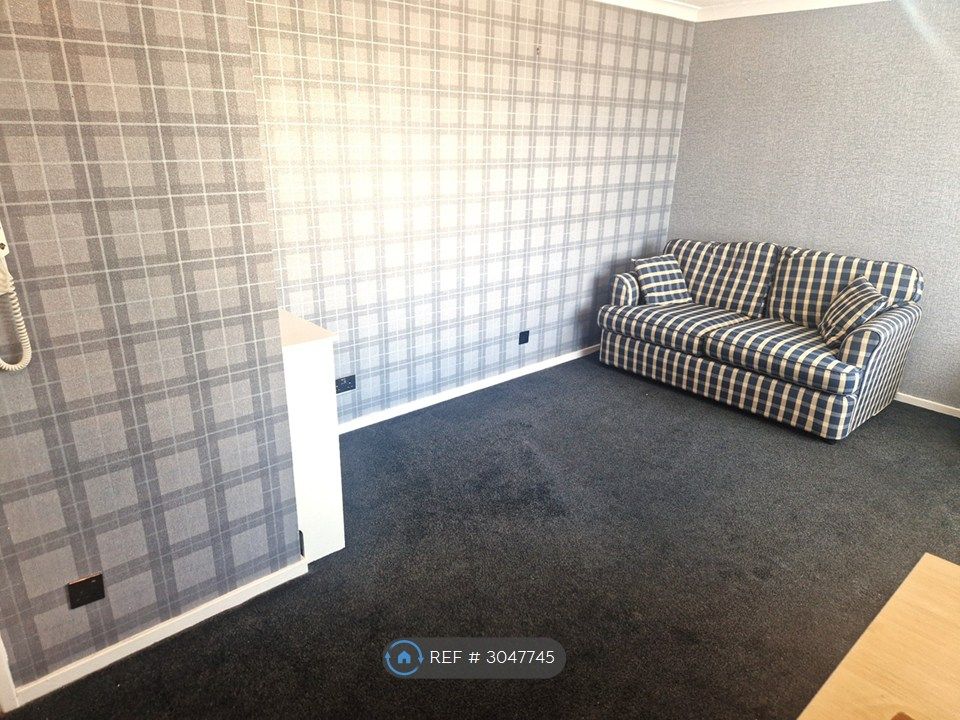 Property photo 1 of 13 Huge Living Room 3.2x3.5 + 2.2x1.5 Dining Area