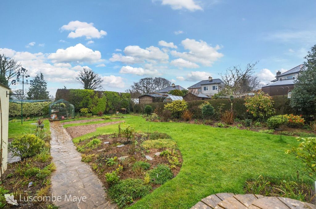 Property photo 3 of 11