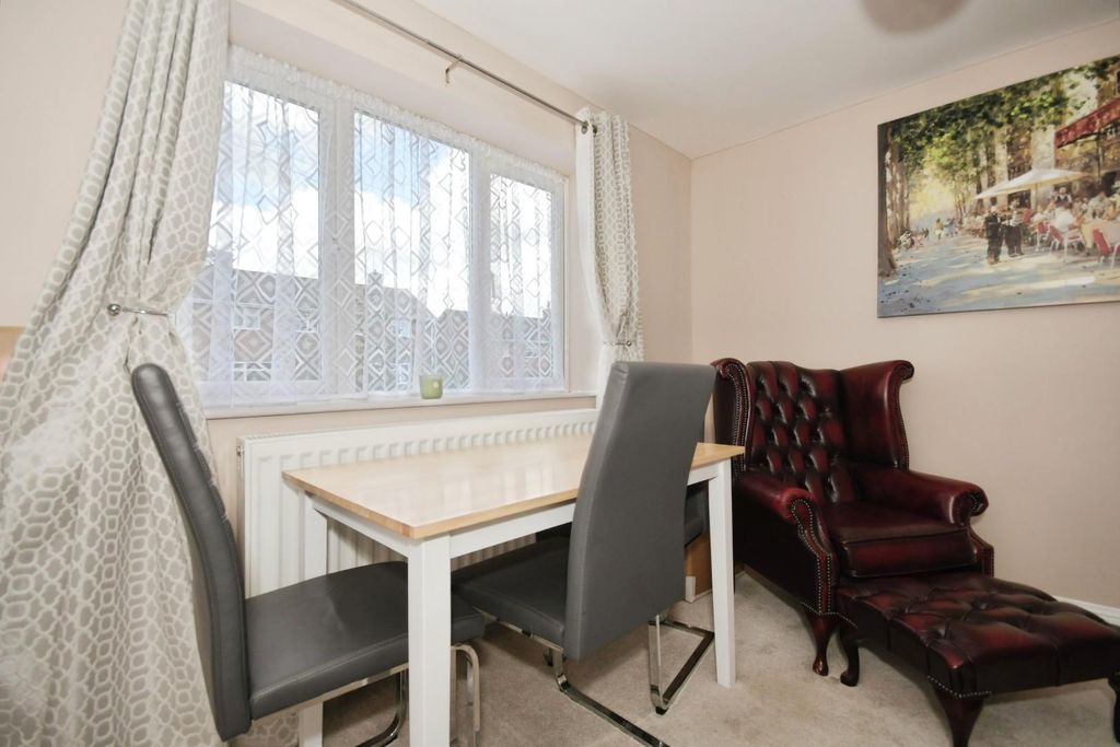 Property photo 3 of 14 Lounge Diner 03.Jpg