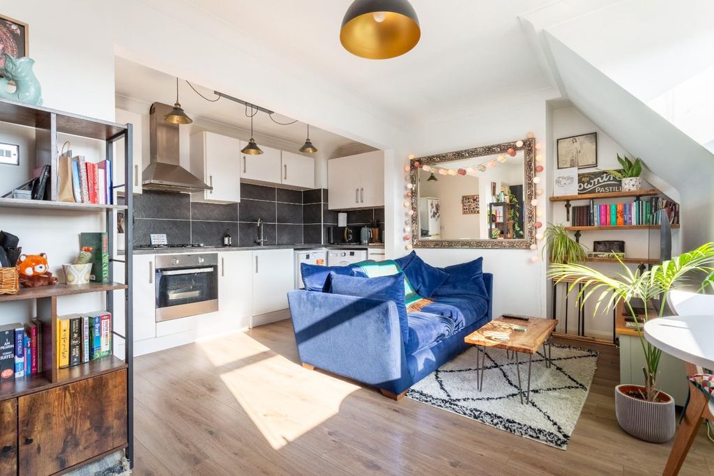 Property photo 2 of 18 Stanford Avenue-1.Jpg